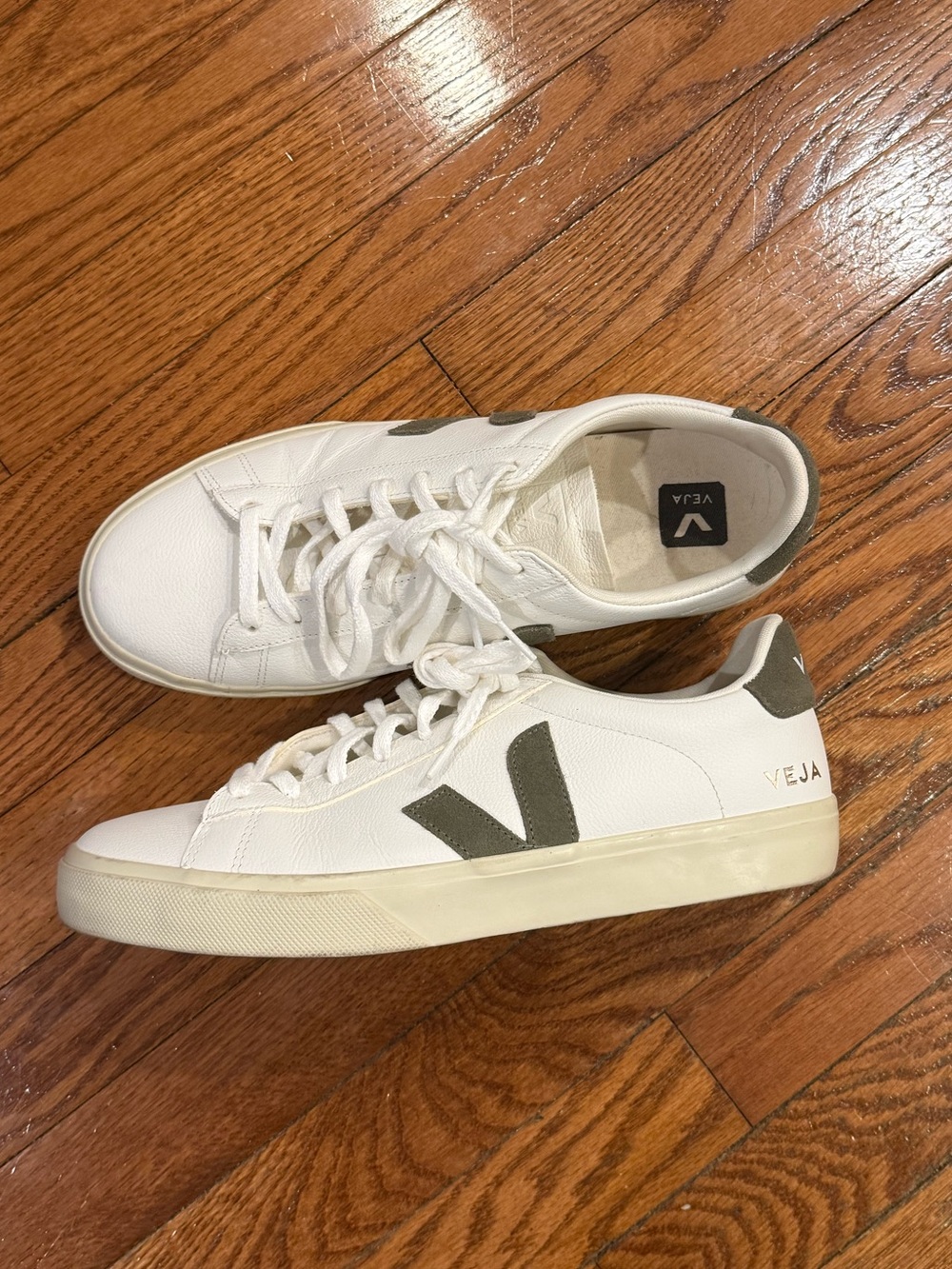 Men’s Veja Tennis Shoes / Sneakers - Picture 2 of 10